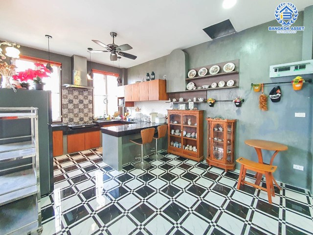 *****บ้านเดี่ยวมือสอง ซอยศิริเกษม17 พุทธมณฑลสาย3 เนื้อที่กว้างขวางมากถึง 158.30 ตร.ว. มาพร้อมฟังก์ชัน 2 ห้องนอน 3 ห้องน้ำ ที่จอดรถ 3 คัน ต่อเติมครบ พร้อมเข้าอยู่ได้ทันที ตั้งบนทำเลเดินทางสะดวก ใกล้รถไฟฟ้าสายสีน้ำเงิน "สถานีบางหว้า" ใกล้ทางด่วน "ศรีรัช"  จองเลย!